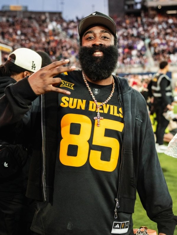 Harden trở lại trường cũ của m