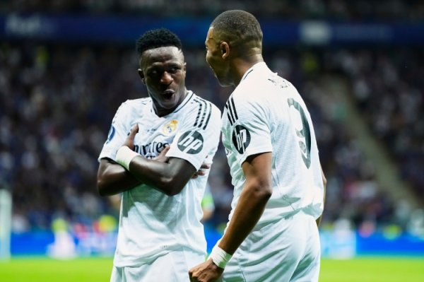 Chạm bóng hơn 80 lần trong vòn