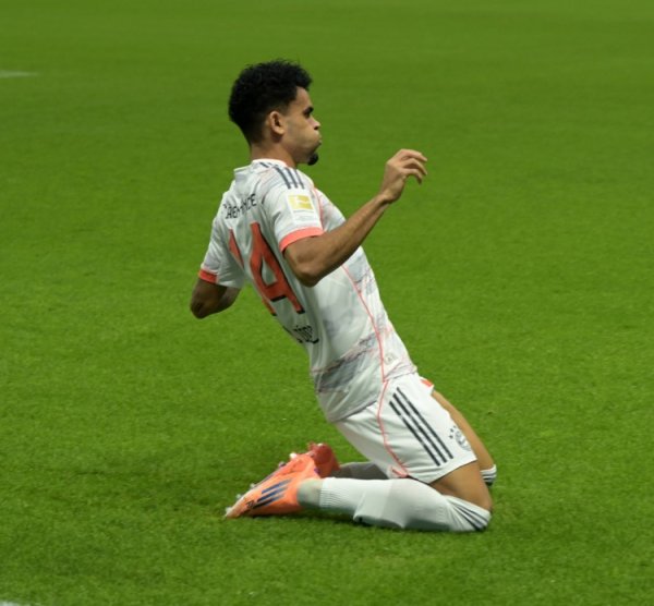 3 phút 22 giây! Díaz ghi bàn t