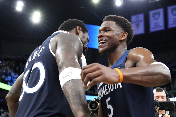 nó đã mất! Timberwolves dẫn tr