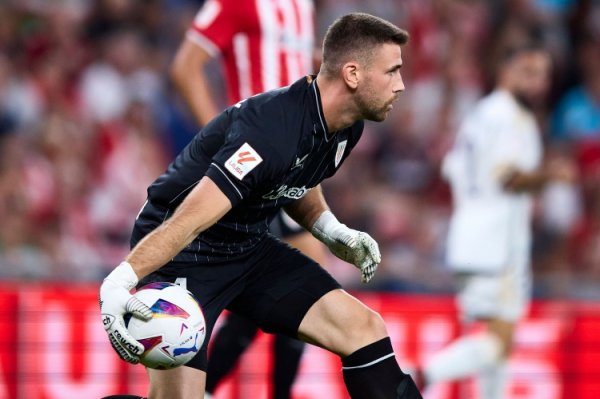 Unai Simon: Nico đã chấn thươn